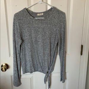women’s gray long sleeve tee